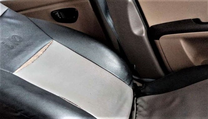 2011 Hyundai i10 ERA 1.1, Petrol, Manual, 67,314 km, Front left seat (passenger seat) - Cover slightly torn