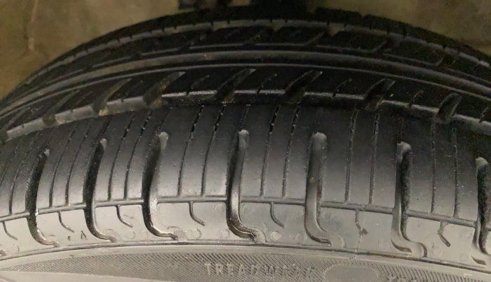 2013 Maruti Wagon R Stingray VXI, Petrol, Manual, 52,607 km, Right Front Tyre Tread