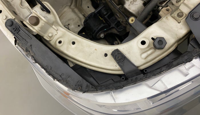 2013 Maruti Wagon R Stingray VXI, Petrol, Manual, 52,607 km, Right headlight - Clamp has minor damage