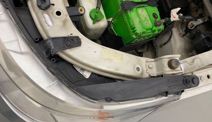 2013 Maruti Wagon R Stingray VXI, Petrol, Manual, 52,607 km, Left headlight - Clamp has minor damage