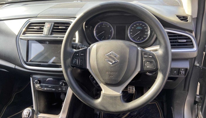 2017 Maruti S Cross ZETA 1.3, Diesel, Manual, 68,714 km, Steering wheel - Sound system control not functional