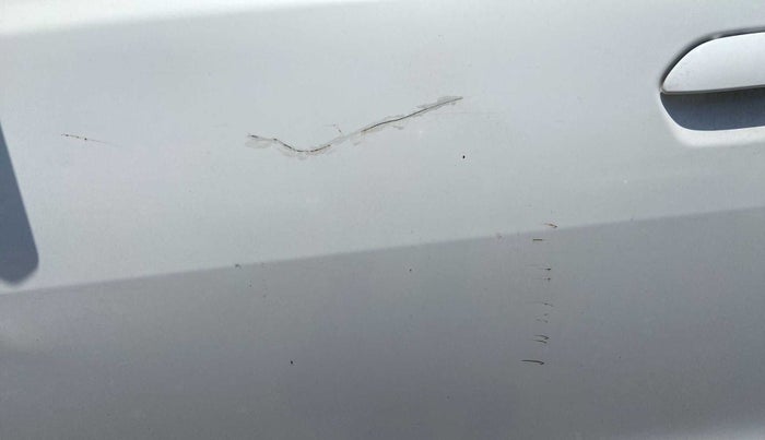 2016 Datsun Go Plus T, Petrol, Manual, 68,277 km, Front passenger door - Minor scratches