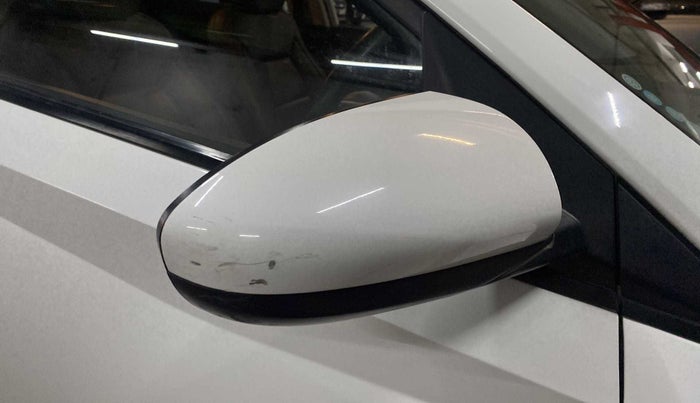 2022 Hyundai NEW I20 MAGNA 1.2 MT, Petrol, Manual, 13,702 km, Right rear-view mirror - Minor scratches