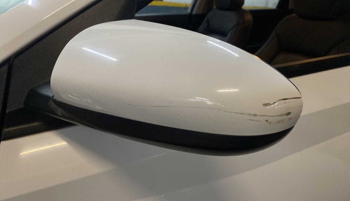 2022 Hyundai NEW I20 MAGNA 1.2 MT, Petrol, Manual, 13,702 km, Left rear-view mirror - Minor scratches