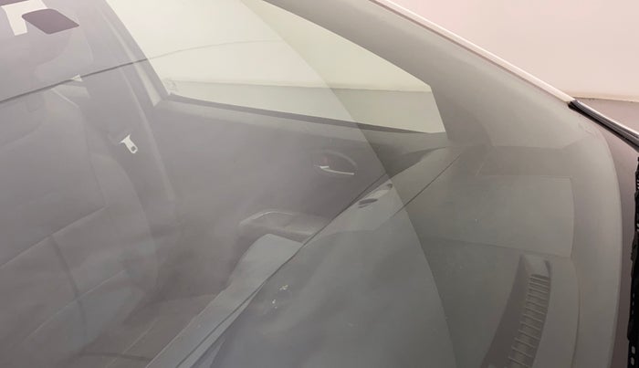 2012 Toyota Etios Liva VX, Petrol, Manual, 65,684 km, Front windshield - Minor spot on windshield