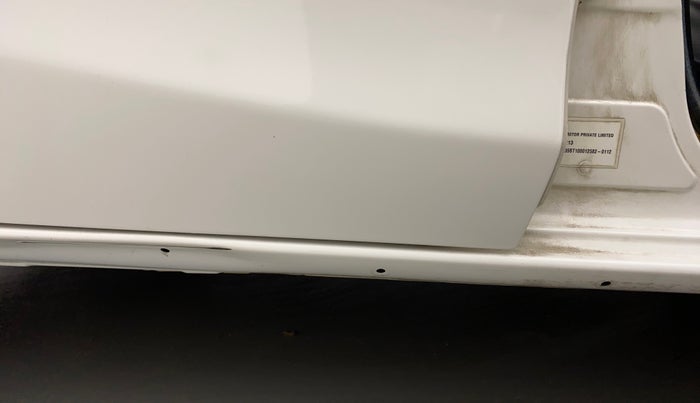 2012 Toyota Etios Liva VX, Petrol, Manual, 65,684 km, Right running board - Cladding has minor damage