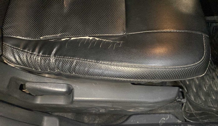 2014 Maruti Wagon R 1.0 VXI, Petrol, Manual, 49,093 km, Driver seat - Seat side trim has minor damage