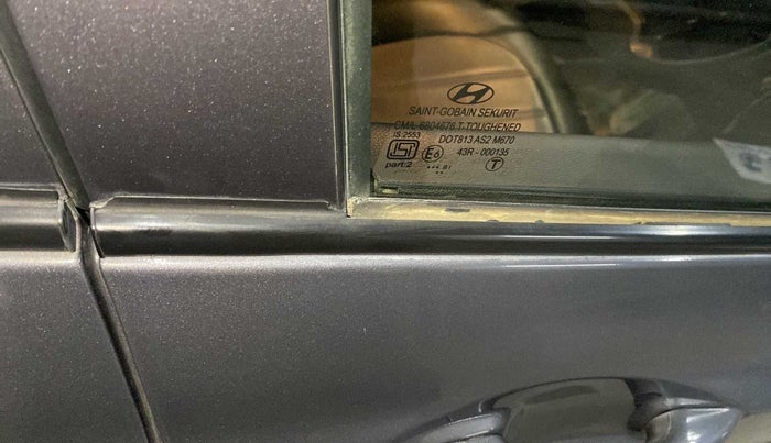 2018 Hyundai Grand i10 SPORTZ 1.2 KAPPA VTVT, Petrol, Manual, 50,688 km, Driver-side door - Weather strip has minor damage