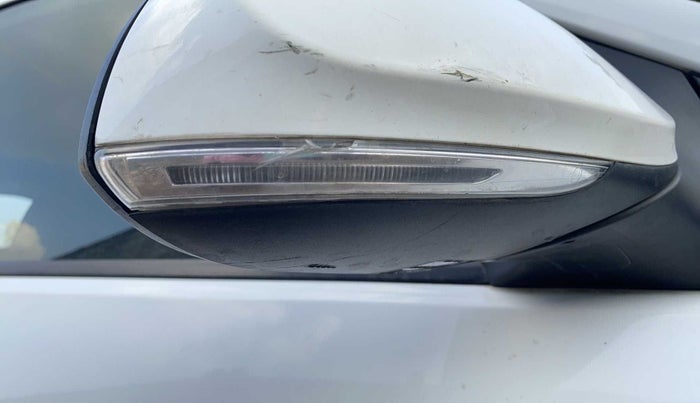 2019 Hyundai NEW SANTRO SPORTZ AMT, Petrol, Automatic, 27,275 km, Right rear-view mirror - Indicator light has minor damage