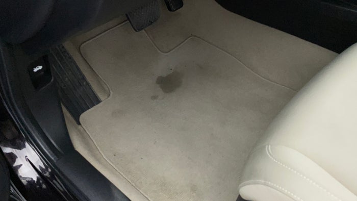 HONDA CIVIC-Flooring Front LHS Stain