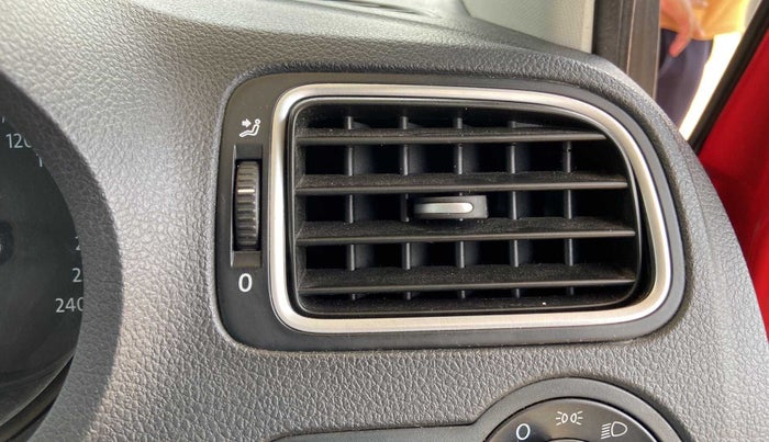 2018 Volkswagen Polo HIGHLINE 1.0L, Petrol, Manual, 73,814 km, AC Unit - Front vent has minor damage