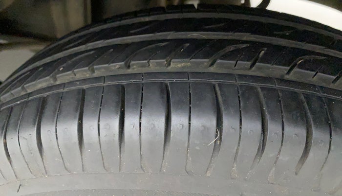 2011 Maruti Zen Estilo LXI, Petrol, Manual, 63,312 km, Left Rear Tyre Tread