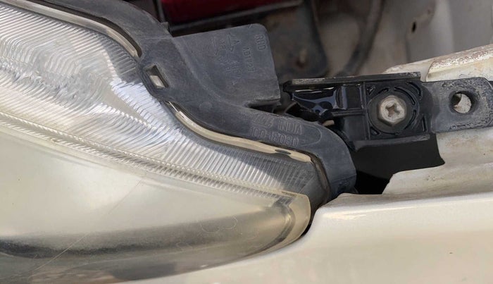 2014 Maruti Celerio VXI, Petrol, Manual, 81,177 km, Left headlight - Clamp has minor damage
