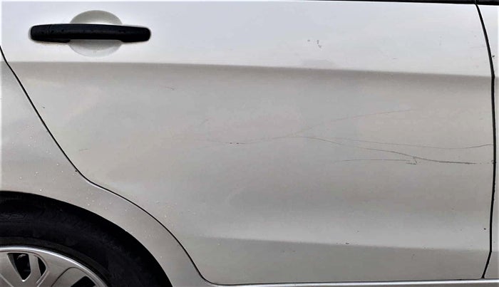 2014 Maruti Celerio VXI, Petrol, Manual, 81,177 km, Right rear door - Minor scratches