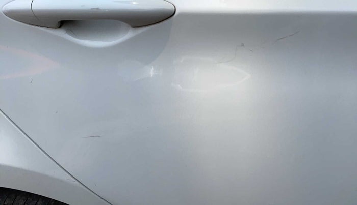 2015 Hyundai Verna FLUIDIC 1.6 CRDI SX, Diesel, Manual, 99,193 km, Right rear door - Minor scratches
