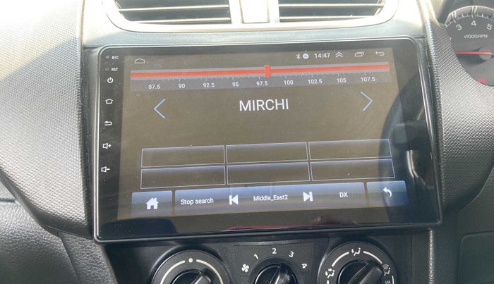 2017 Maruti Swift VXI O, Petrol, Manual, 65,007 km, Infotainment system - Parking sensor not working