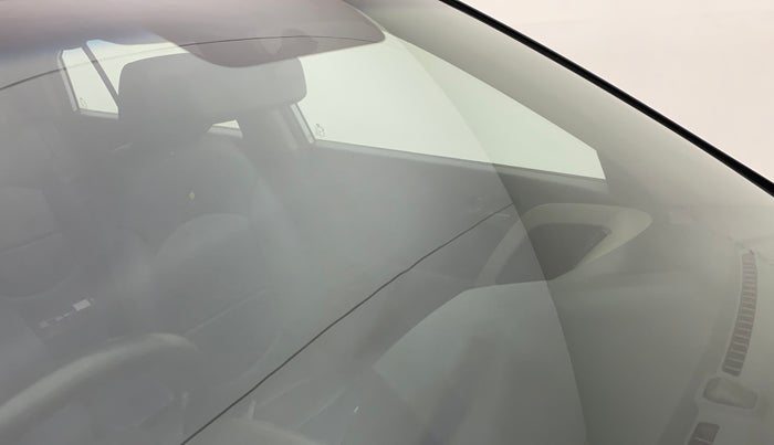 2016 Hyundai Creta SX PLUS AT 1.6 DIESEL, Diesel, Automatic, 1,11,380 km, Front windshield - Minor spot on windshield