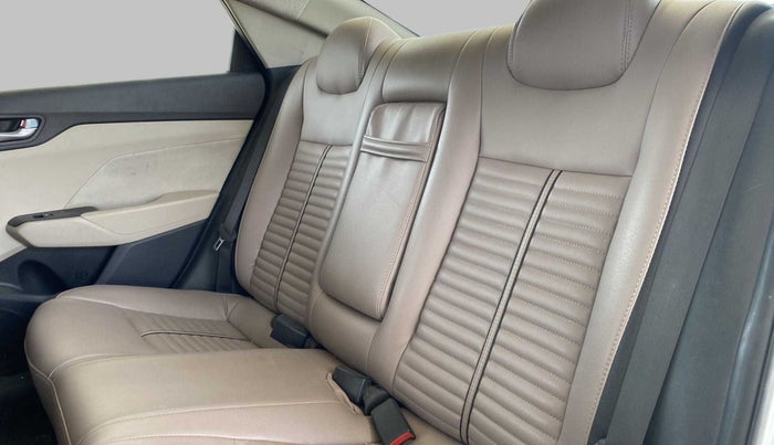 2018 Hyundai Verna 1.6 VTVT SX, Petrol, Manual, 50,588 km, Right Side Rear Door Cabin