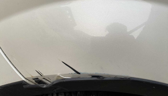 2017 Mahindra XUV500 W8, Diesel, Manual, 22,083 km, Left fender - Cladding has minor damage