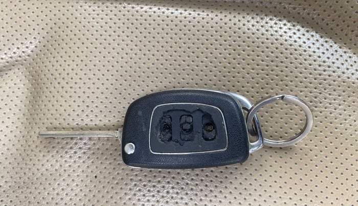 2014 Hyundai Verna FLUIDIC 1.4 VTVT, Petrol, Manual, 48,639 km, Lock system - Remote key minor damage