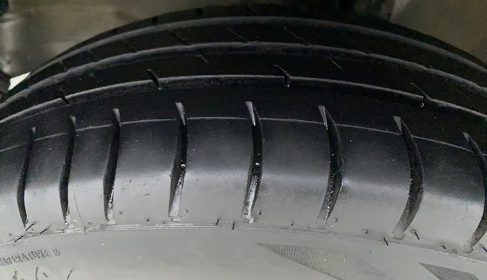 2017 Maruti Wagon R 1.0 VXI, Petrol, Manual, 55,676 km, Left Front Tyre Tread