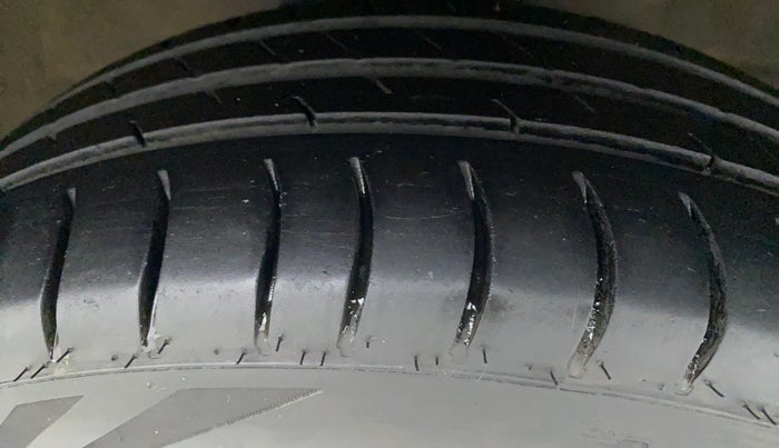 2017 Maruti Wagon R 1.0 VXI, Petrol, Manual, 55,676 km, Right Front Tyre Tread