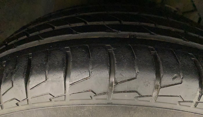 2017 Maruti S Cross ALPHA 1.3, Diesel, Manual, 51,602 km, Right Front Tyre Tread