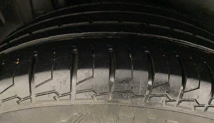 2017 Maruti S Cross ALPHA 1.3, Diesel, Manual, 51,602 km, Right Rear Tyre Tread
