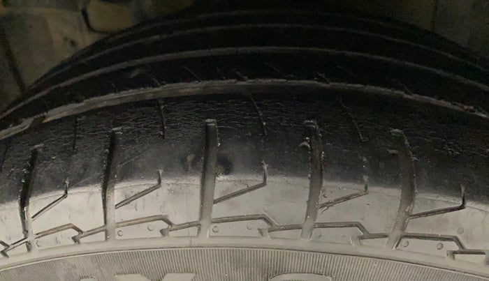 2017 Maruti S Cross ALPHA 1.3, Diesel, Manual, 51,602 km, Left Front Tyre Tread