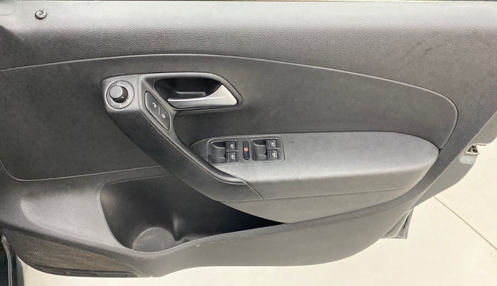 2019 Volkswagen Polo HIGH LINE PLUS 1.0, Petrol, Manual, 47,613 km, Driver Side Door Panels Control