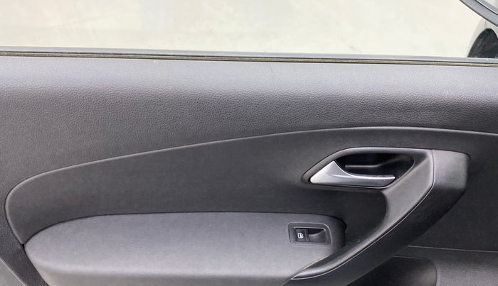 2019 Volkswagen Polo HIGH LINE PLUS 1.0, Petrol, Manual, 47,613 km, Left front window switch / handle - Power window makes minor noise