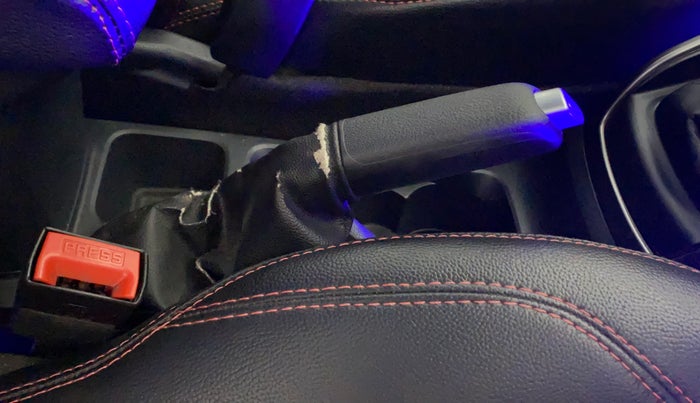 2019 Ford Ecosport TITANIUM 1.5L DIESEL, Diesel, Manual, 16,724 km, Gear lever - Hand brake lever cover torn