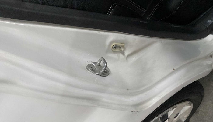 2015 Maruti Alto K10 VXI, Petrol, Manual, 46,785 km, Right rear window switch / handle - Minor damage