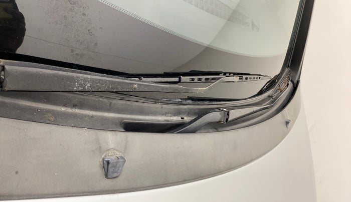 2015 Tata Bolt XMS REVOTRON, Petrol, Manual, 25,971 km, Front windshield - Wiper Blade Broken/Rusted