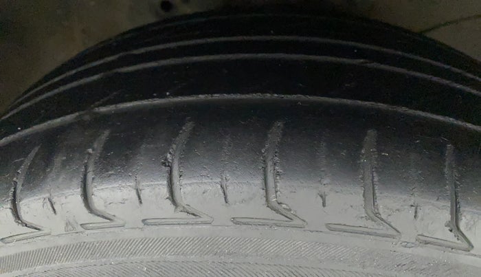2016 Honda Amaze 1.2L I-VTEC S, Petrol, Manual, 1,07,393 km, Right Front Tyre Tread