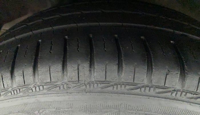 2016 Honda Amaze 1.2L I-VTEC S, Petrol, Manual, 1,07,393 km, Right Rear Tyre Tread