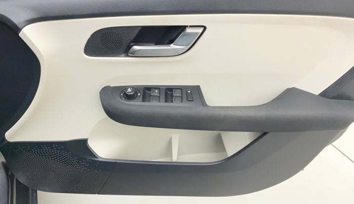 2022 Tata ALTROZ XZA PLUS, Petrol, Automatic, 5,107 km, Driver Side Door Panels Control
