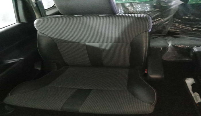 2021 Maruti XL6 ZETA MT, Petrol, Manual, 20,593 km, Second-row right seat - Cover slightly stained