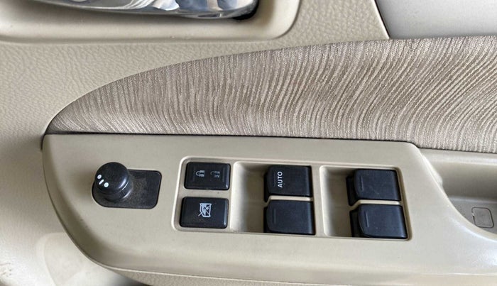 2012 Maruti Ertiga VDI, Diesel, Manual, 1,00,330 km, Right front window switch / handle - Power window makes minor noise