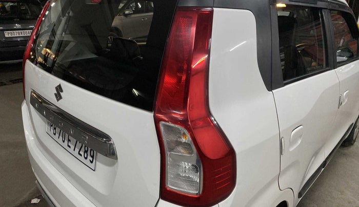 2019 Maruti New Wagon-R VXI 1.2, Petrol, Manual, 38,514 km, Right tail light - Minor scratches