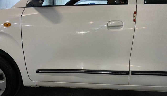 2021 Maruti New Wagon-R VXI 1.0, Petrol, Manual, 6,090 km, Front passenger door - Minor scratches
