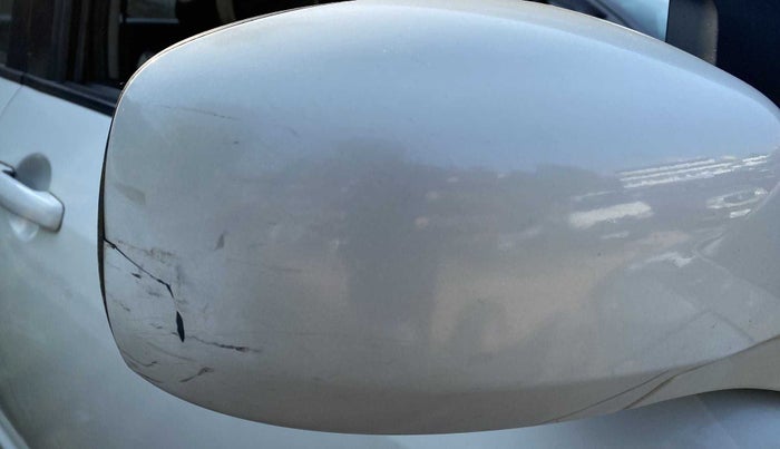 2011 Maruti Swift VXI, Petrol, Manual, 65,851 km, Right rear-view mirror - Cover has minor damage