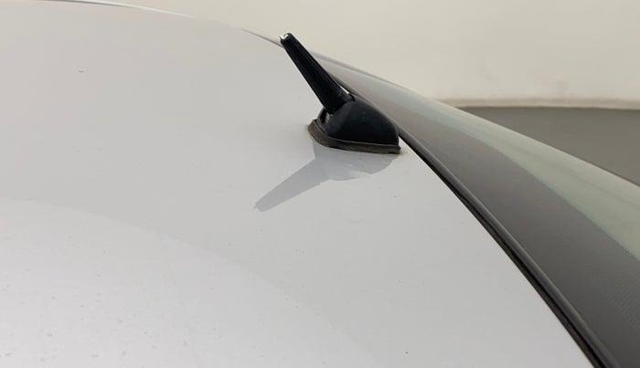 2010 Hyundai i10 MAGNA 1.1, Petrol, Manual, 1,20,101 km, Roof - Antenna has minor damage