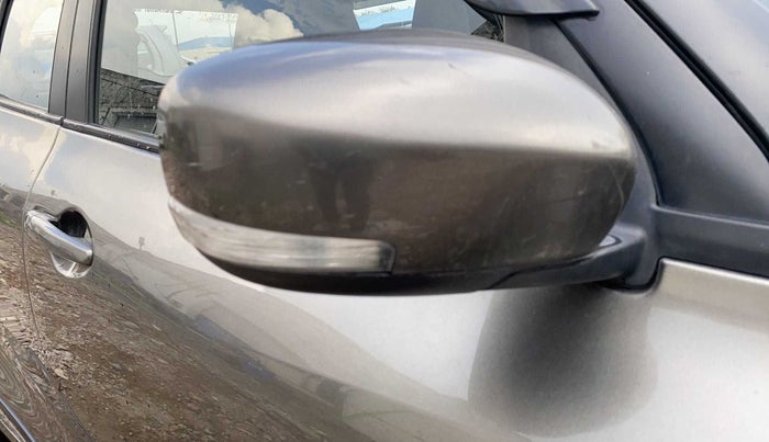 2019 Maruti Swift VDI, Diesel, Manual, 74,999 km, Right rear-view mirror - Indicator light has minor damage