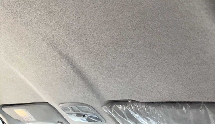 2019 Maruti Swift VDI, Diesel, Manual, 74,999 km, Ceiling - Roof lining is slightly discolored