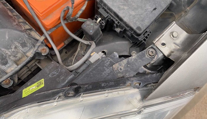 2019 Maruti Swift VDI, Diesel, Manual, 74,999 km, Right headlight - Clamp has minor damage