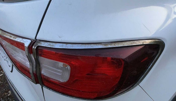 2019 Renault TRIBER RXL MT, Petrol, Manual, 37,166 km, Right tail light - Chrome has minor damage