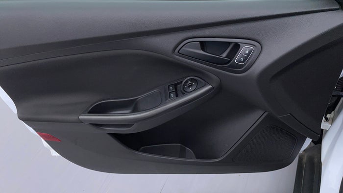 FORD FOCUS-Driver Side Door Panels Controls
