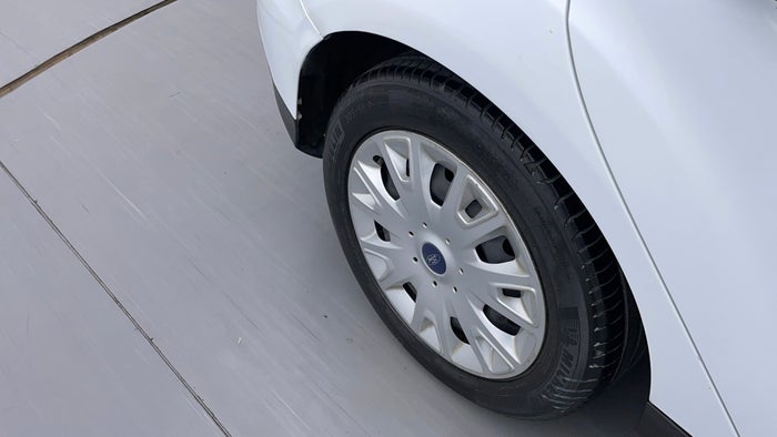 FORD FOCUS-Wheel Cap RHS Rear Scratch