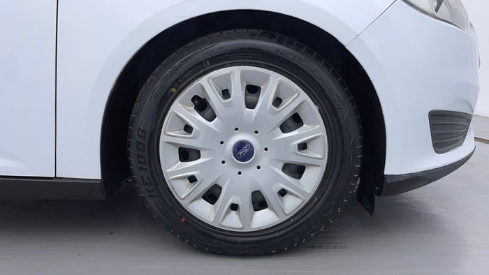 FORD FOCUS-Right Front Tyre